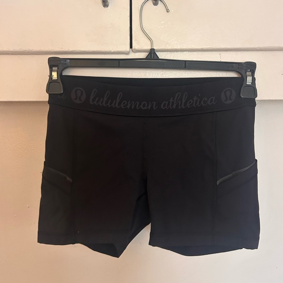 Lululemon Athletica Black Mid-Rise Pocket Shorts – Size S - Picture 3 of 9